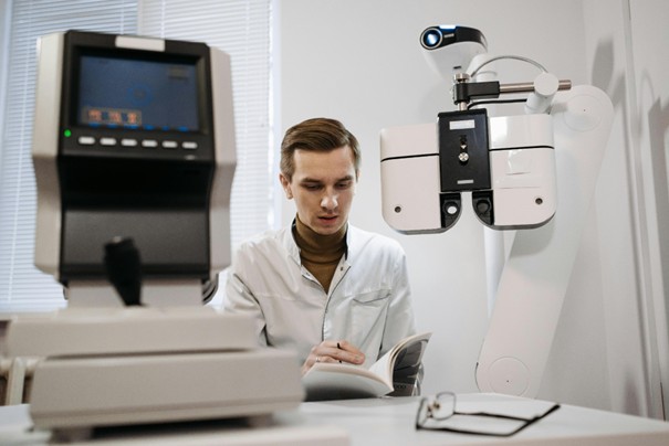 Right Eye Specialist and Eye Hospital for Treatment